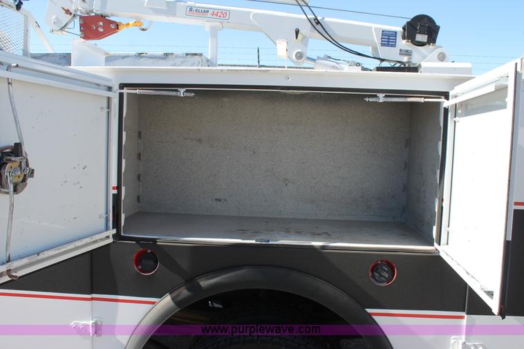 image for item J1357 2006 GMC C5500 service truck with crane