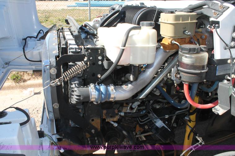 image for item J1357 2006 GMC C5500 service truck with crane