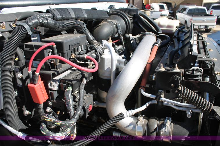 image for item J1357 2006 GMC C5500 service truck with crane