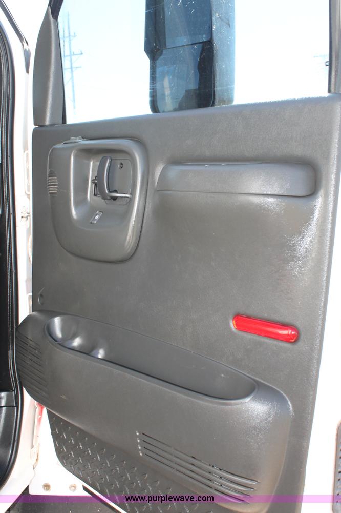 image for item J1357 2006 GMC C5500 service truck with crane