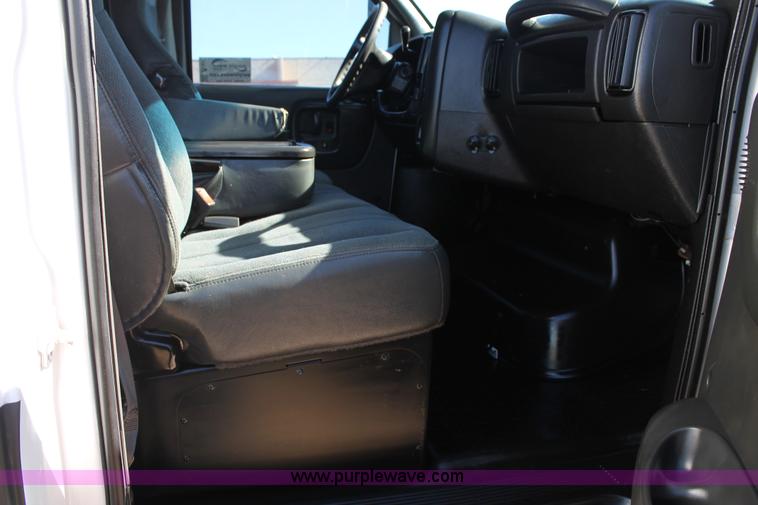 image for item J1357 2006 GMC C5500 service truck with crane