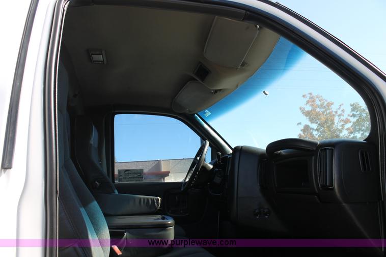 image for item J1357 2006 GMC C5500 service truck with crane