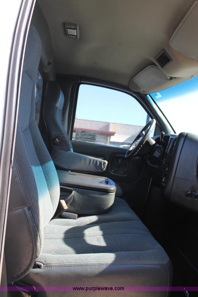 image for item J1357 2006 GMC C5500 service truck with crane