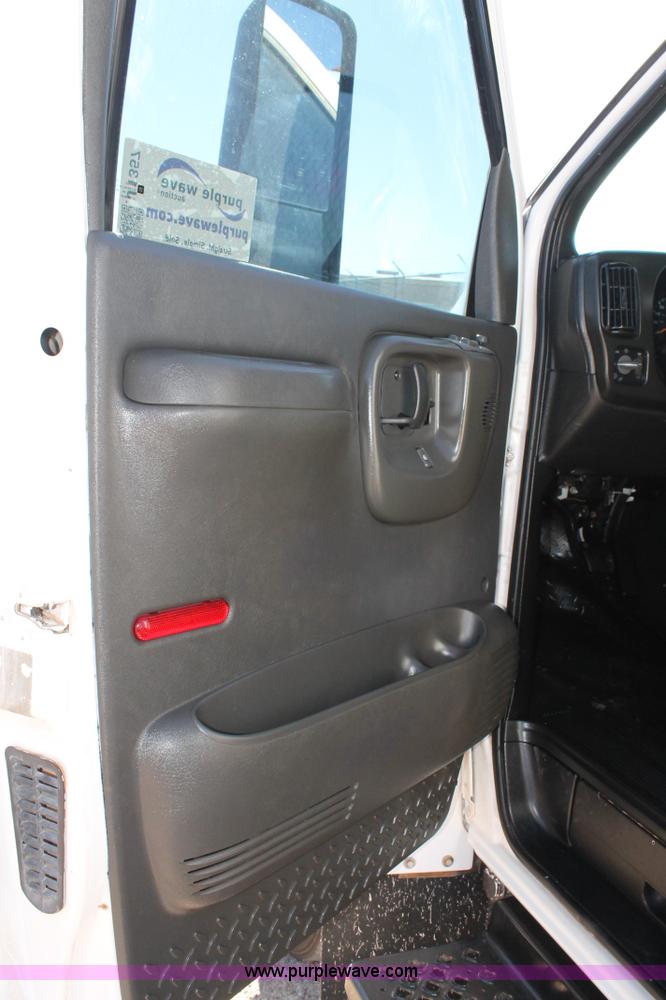 image for item J1357 2006 GMC C5500 service truck with crane