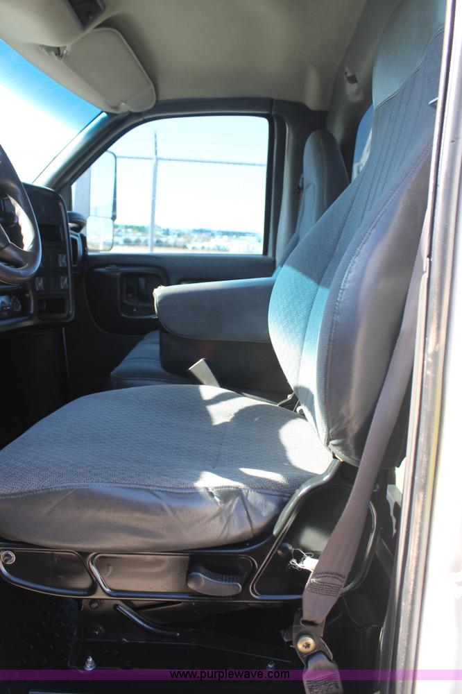 image for item J1357 2006 GMC C5500 service truck with crane