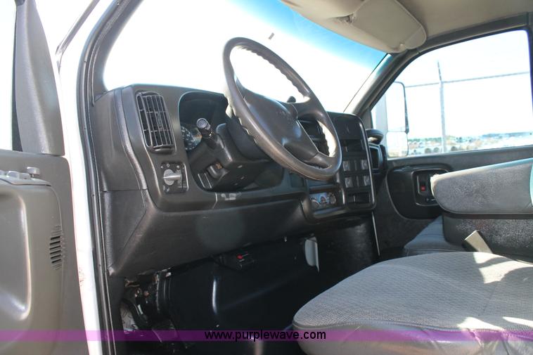 image for item J1357 2006 GMC C5500 service truck with crane