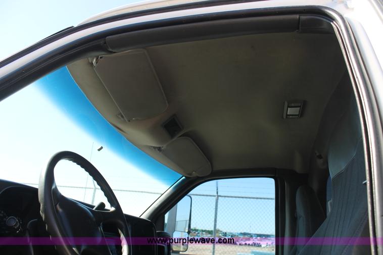 image for item J1357 2006 GMC C5500 service truck with crane