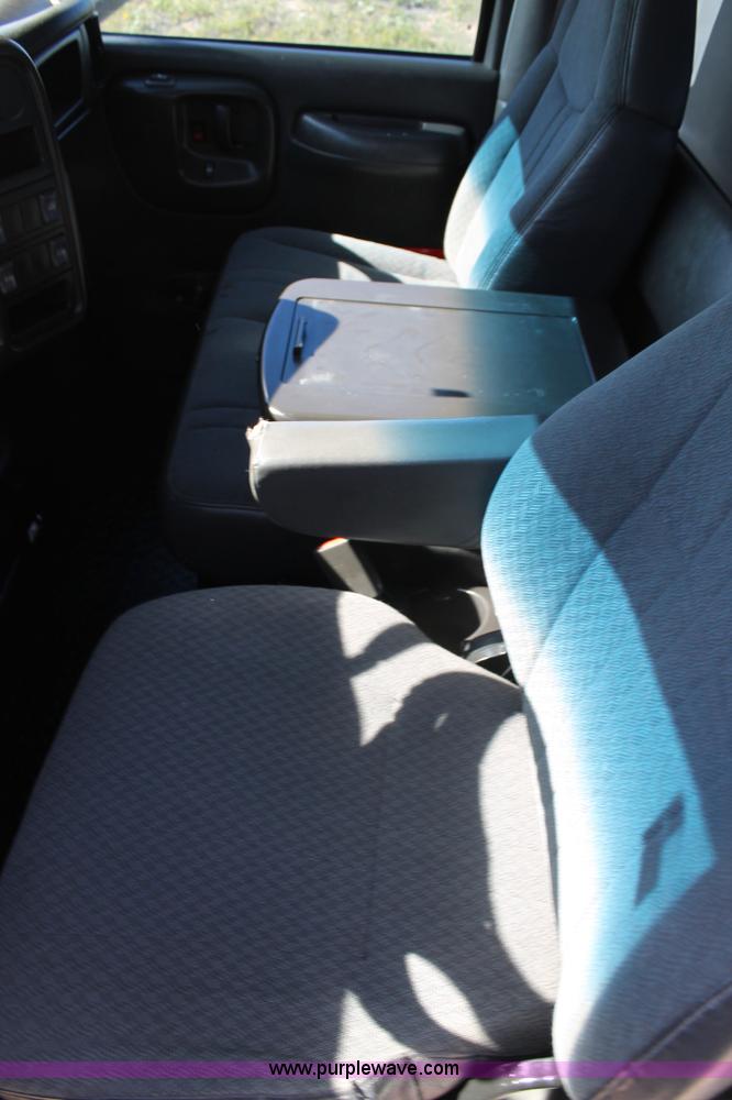 image for item J1357 2006 GMC C5500 service truck with crane