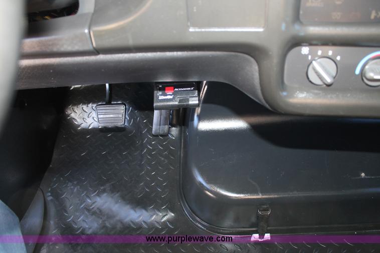 image for item J1357 2006 GMC C5500 service truck with crane