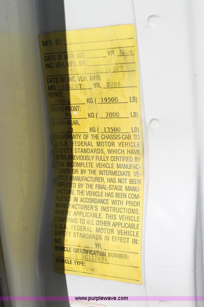 image for item J1357 2006 GMC C5500 service truck with crane