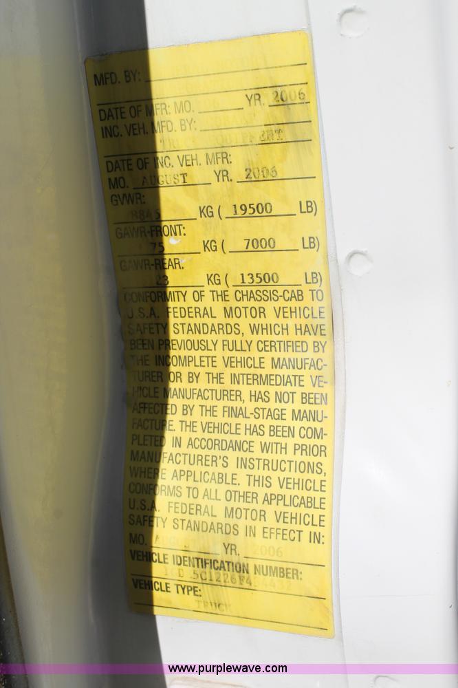 image for item J1357 2006 GMC C5500 service truck with crane