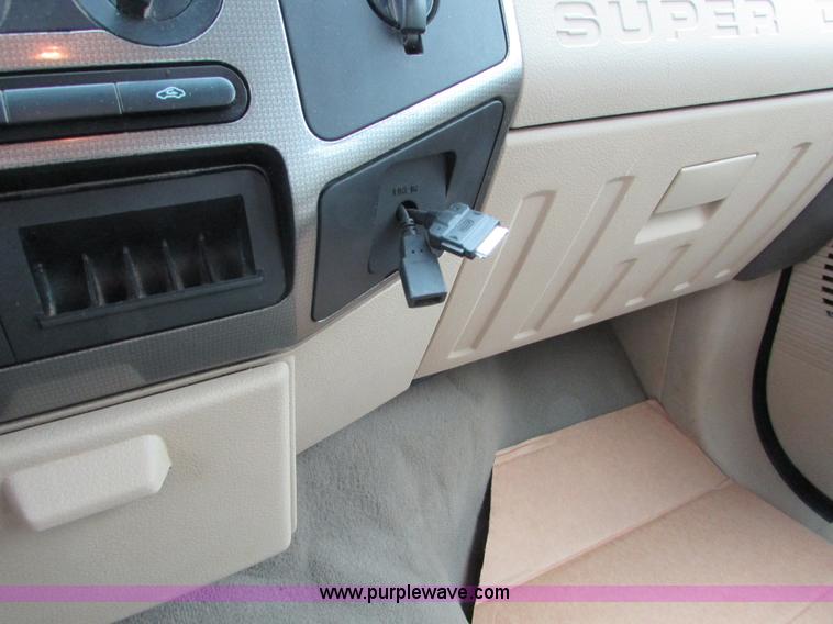 image for item J1693 2008 Ford F350 Super Duty Crew Cab pickup truck