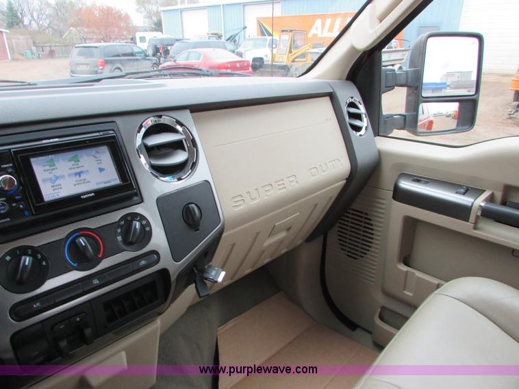 image for item J1693 2008 Ford F350 Super Duty Crew Cab pickup truck