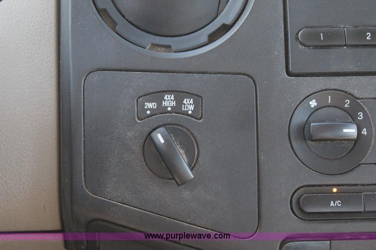 image for item J4270 2008 Ford F250 Super Duty SuperCab pickup truck