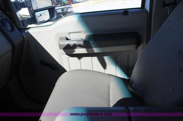 image for item J4270 2008 Ford F250 Super Duty SuperCab pickup truck