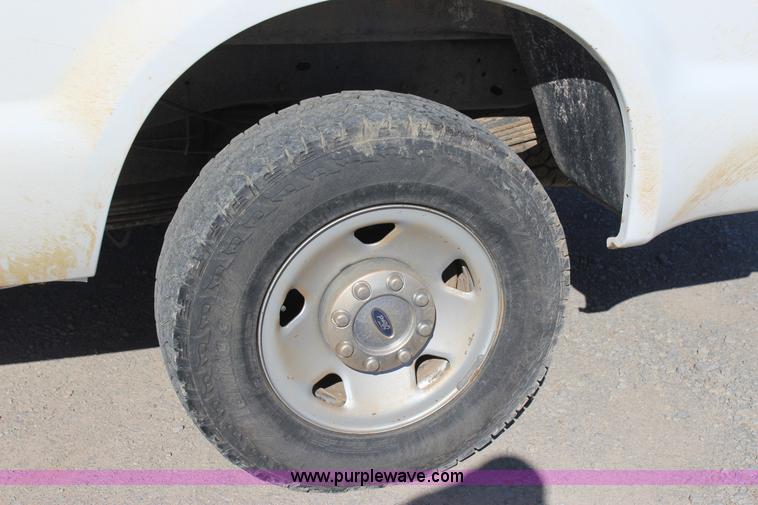 image for item J4270 2008 Ford F250 Super Duty SuperCab pickup truck