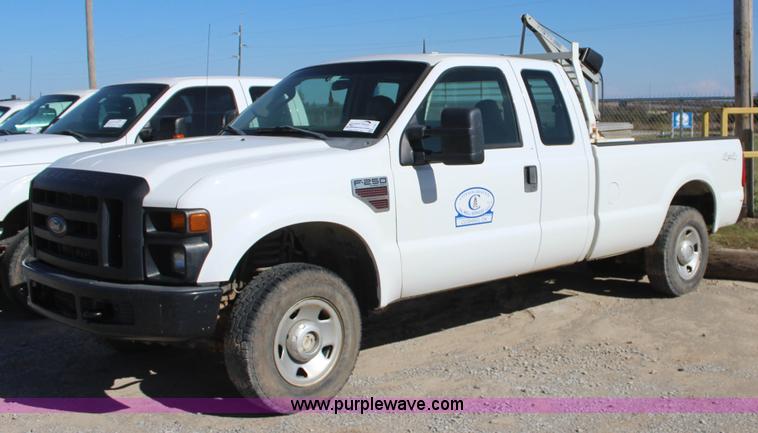 image for item J4271 2008 Ford F250 Super Duty pickup truck