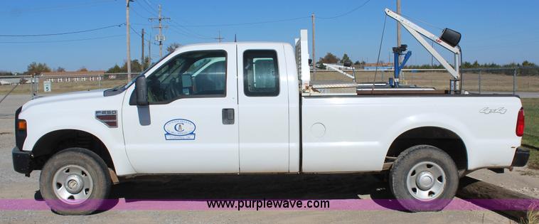 image for item J4271 2008 Ford F250 Super Duty pickup truck