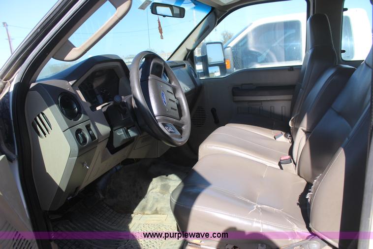 image for item J4271 2008 Ford F250 Super Duty pickup truck