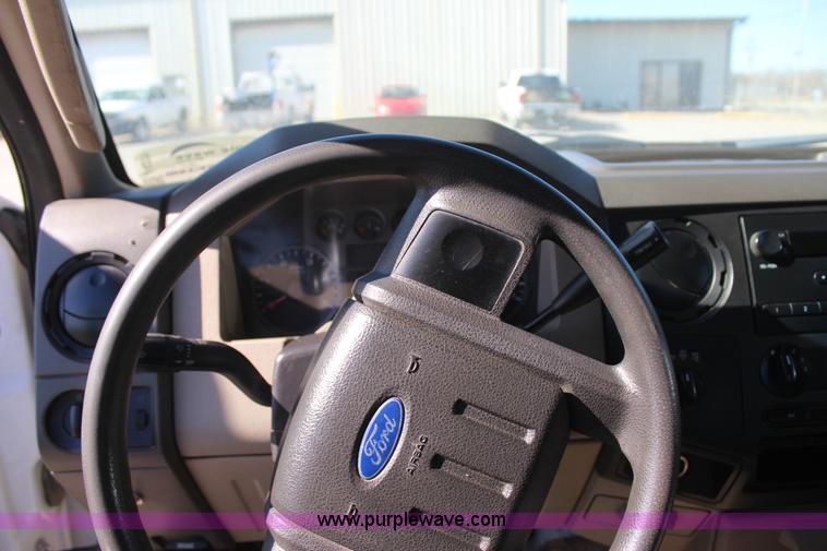 image for item J4271 2008 Ford F250 Super Duty pickup truck