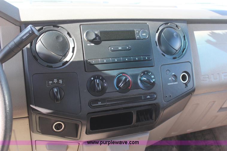 image for item J4271 2008 Ford F250 Super Duty pickup truck