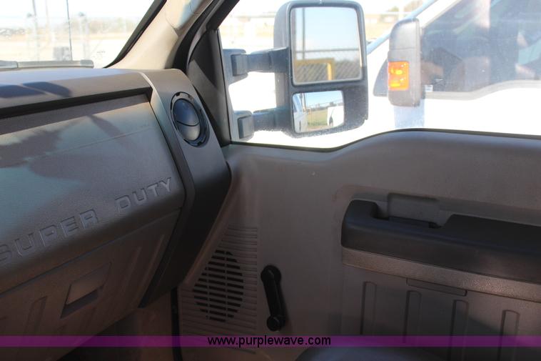image for item J4271 2008 Ford F250 Super Duty pickup truck