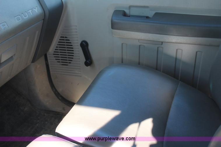 image for item J4271 2008 Ford F250 Super Duty pickup truck