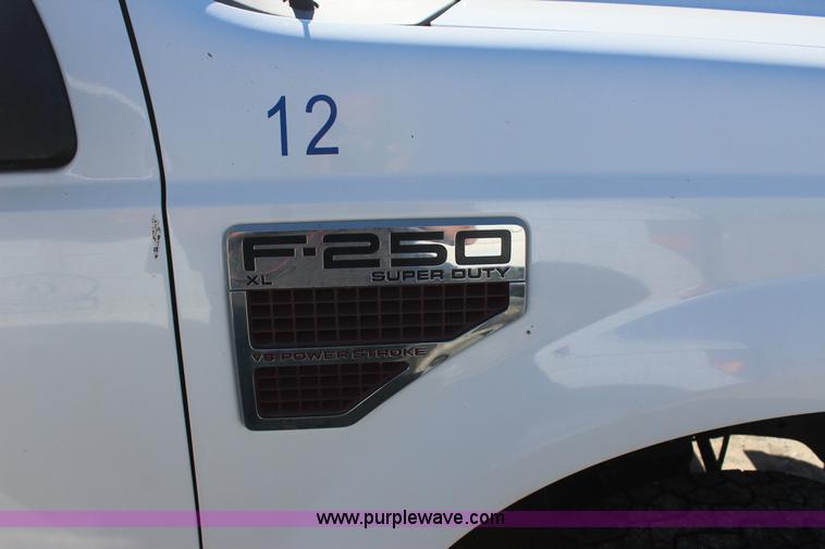 image for item J4271 2008 Ford F250 Super Duty pickup truck