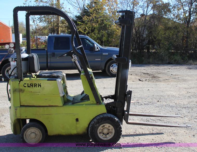 image for item J4275 Clark C20P forklift
