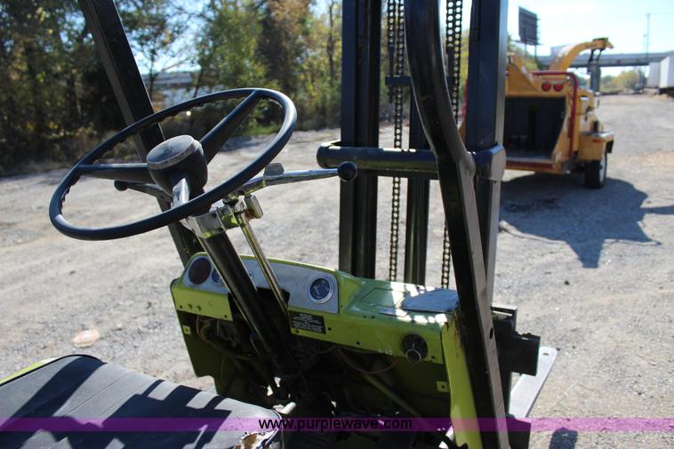 image for item J4275 Clark C20P forklift