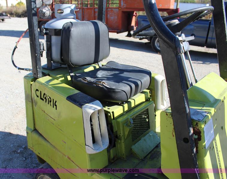 image for item J4275 Clark C20P forklift