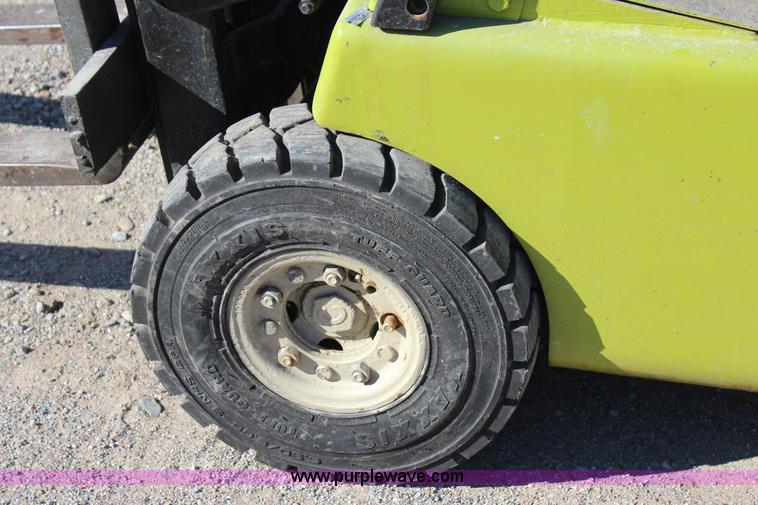 image for item J4275 Clark C20P forklift