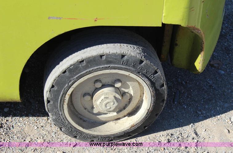 image for item J4275 Clark C20P forklift