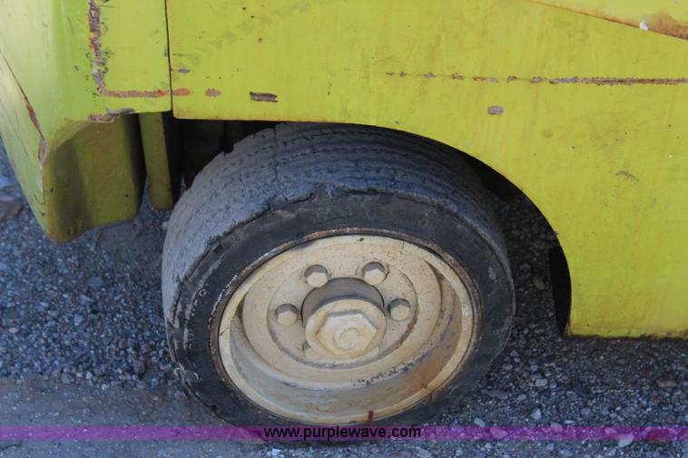 image for item J4275 Clark C20P forklift