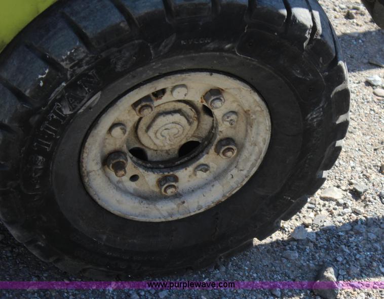 image for item J4275 Clark C20P forklift