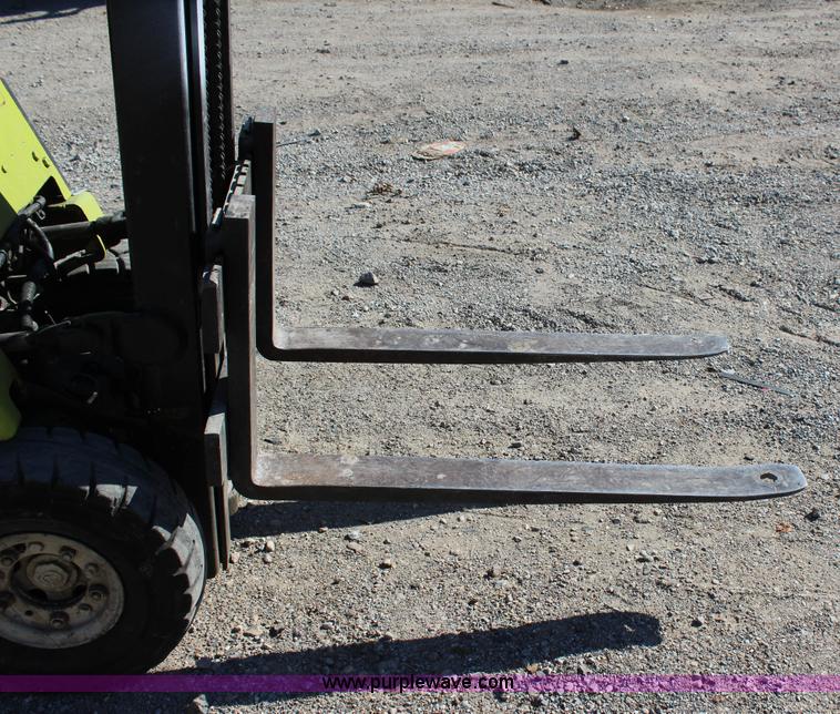 image for item J4275 Clark C20P forklift