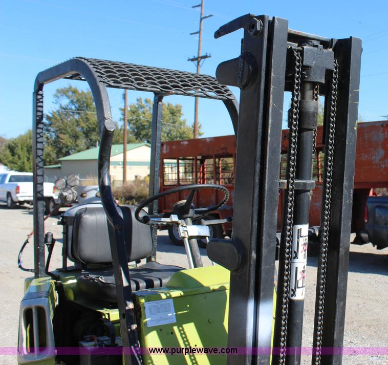 image for item J4275 Clark C20P forklift