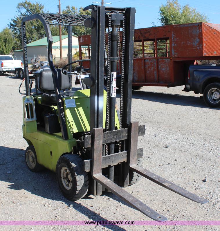 image for item J4275 Clark C20P forklift