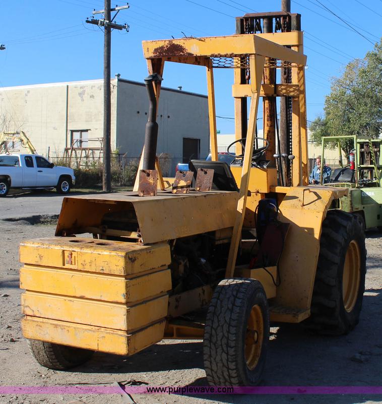 image for item J4276 International 7000 forklift