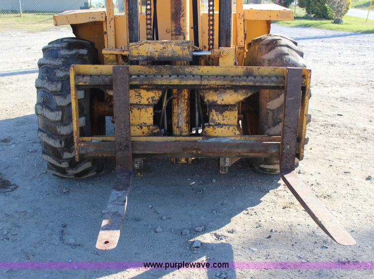 image for item J4276 International 7000 forklift