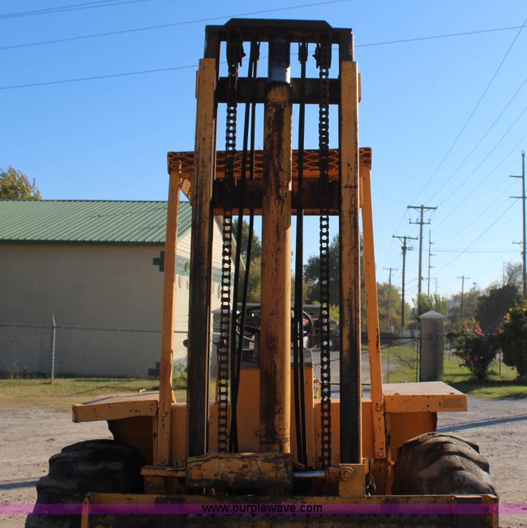 image for item J4276 International 7000 forklift