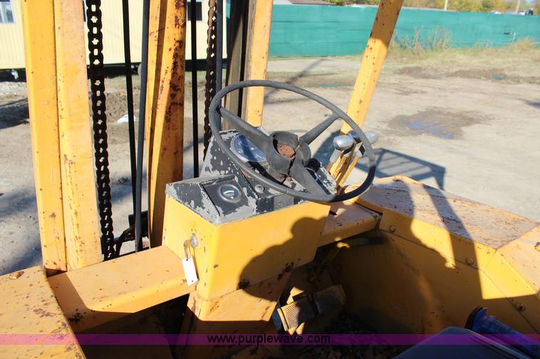 image for item J4276 International 7000 forklift