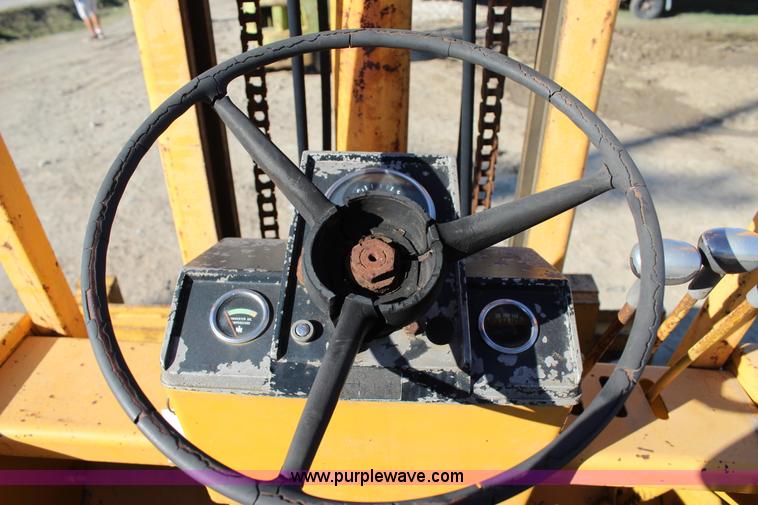 image for item J4276 International 7000 forklift