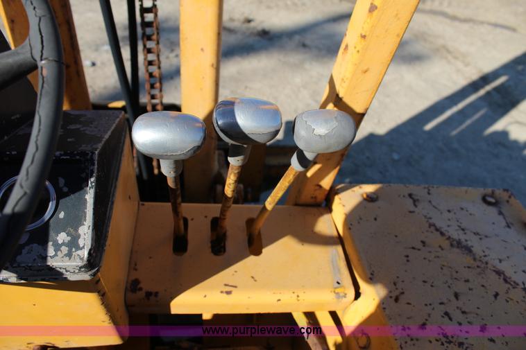 image for item J4276 International 7000 forklift