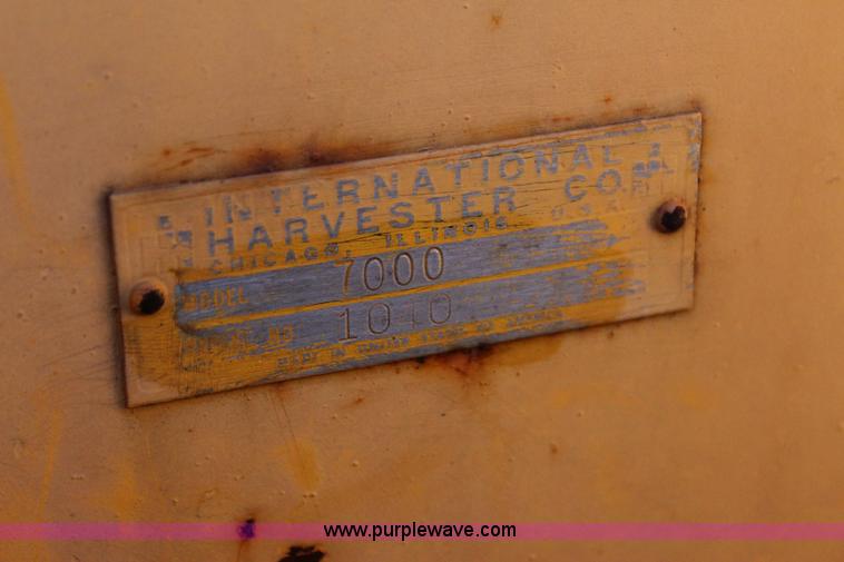 image for item J4276 International 7000 forklift