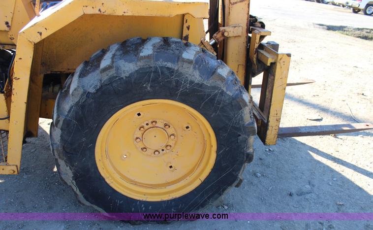image for item J4276 International 7000 forklift