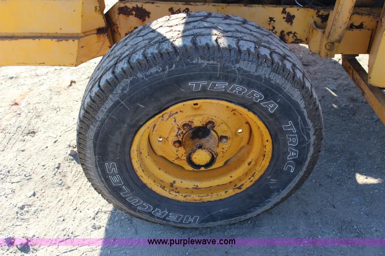 image for item J4276 International 7000 forklift