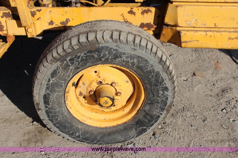 image for item J4276 International 7000 forklift