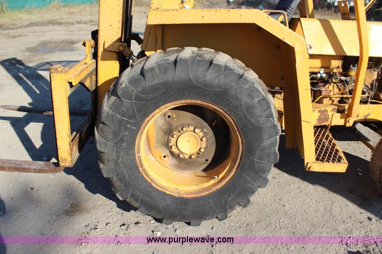 image for item J4276 International 7000 forklift