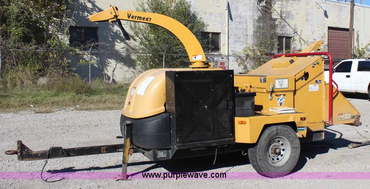image for item J4279 2005 Vermeer BC1400 chipper
